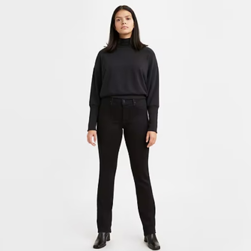 Levi’s • Black Jeans